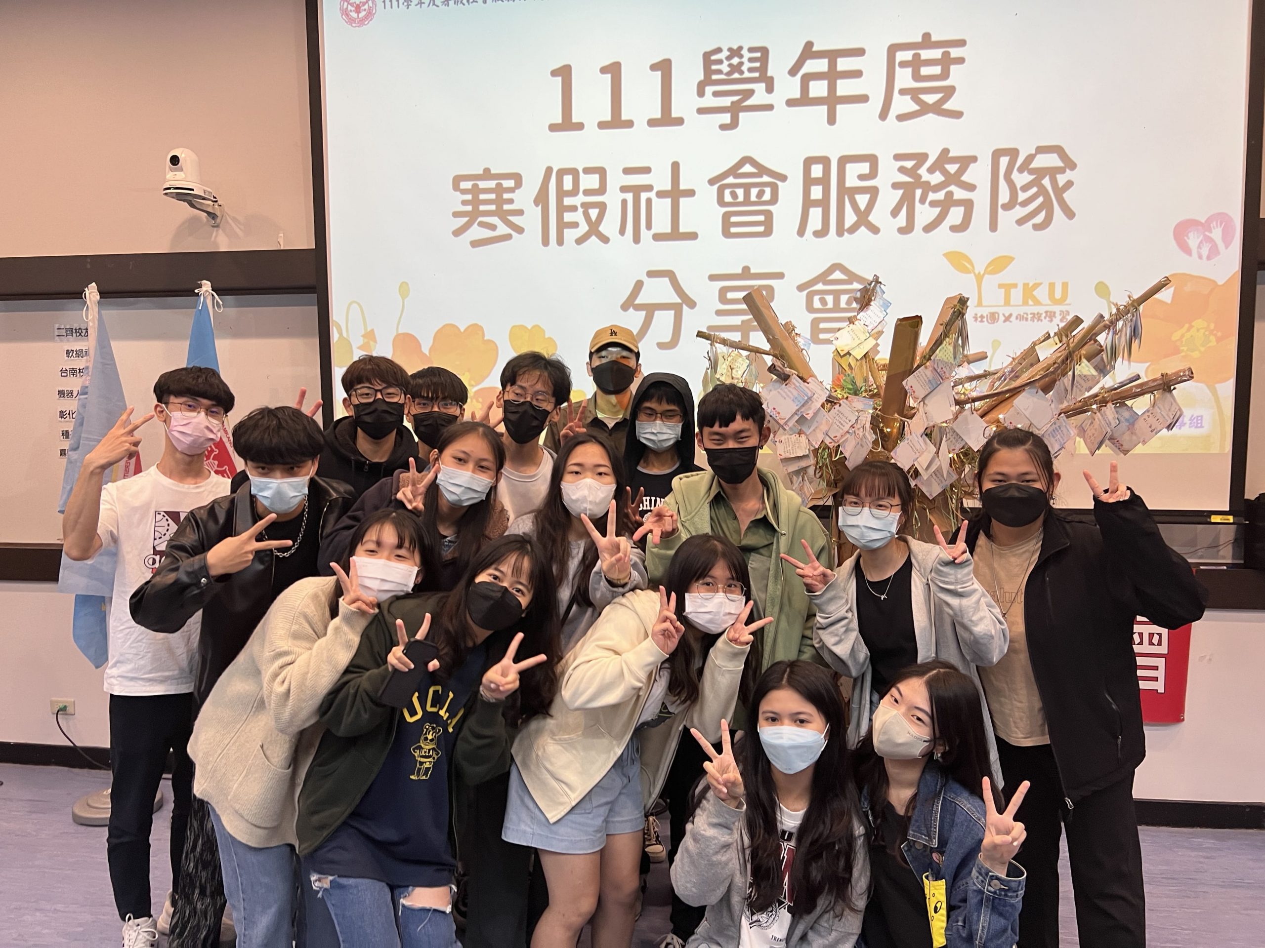 服務隊員分享會後留念合照