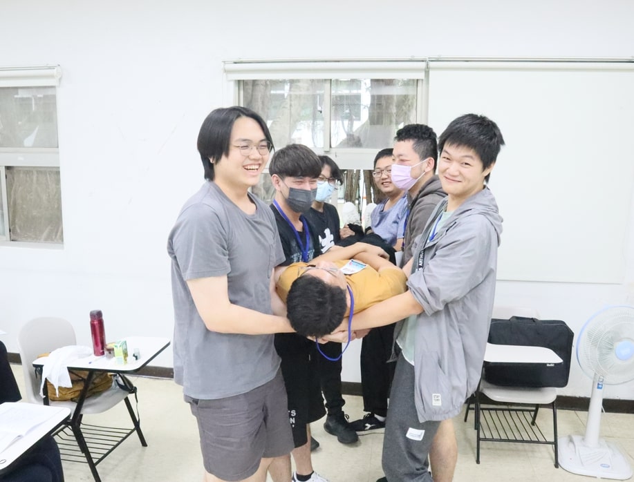 學員搬運傷害實際練習